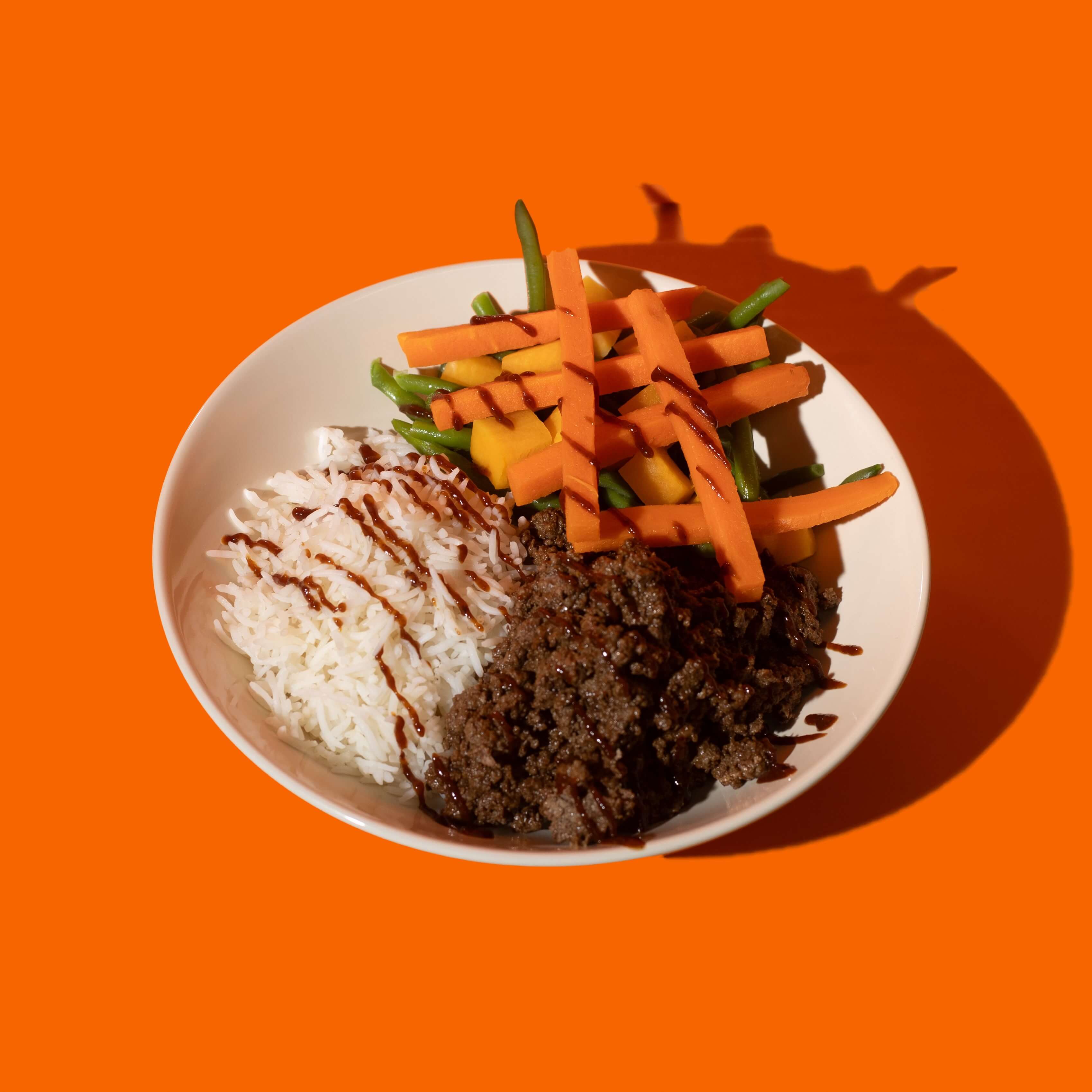 Repas prêt-à-manger Big Mig : steak de cheval mariné et grillé au BBQ, accompagné de légumes frais, une option unique et savoureuse au Québec.