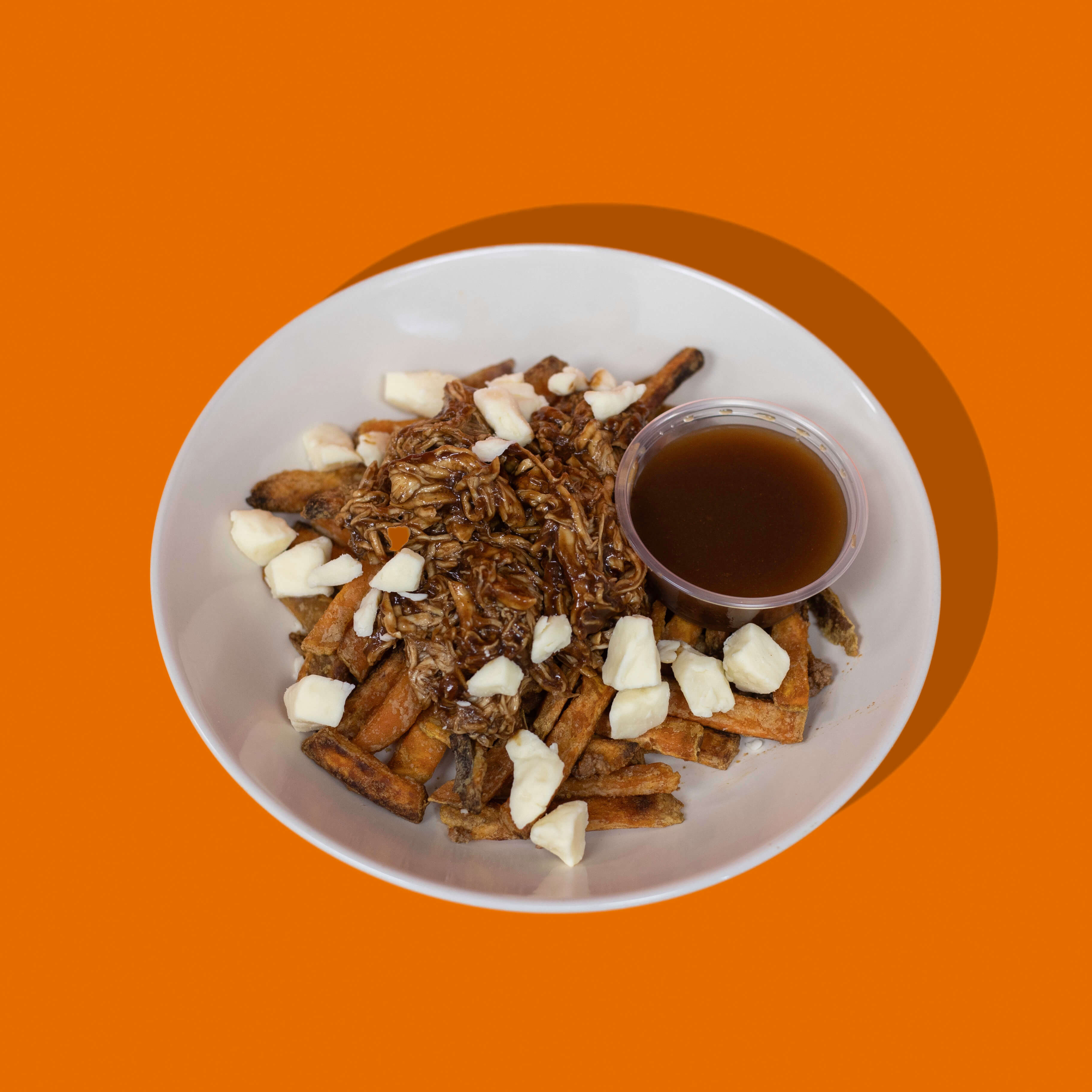 Poutine_poulet_effiloche_BBQ.jpg