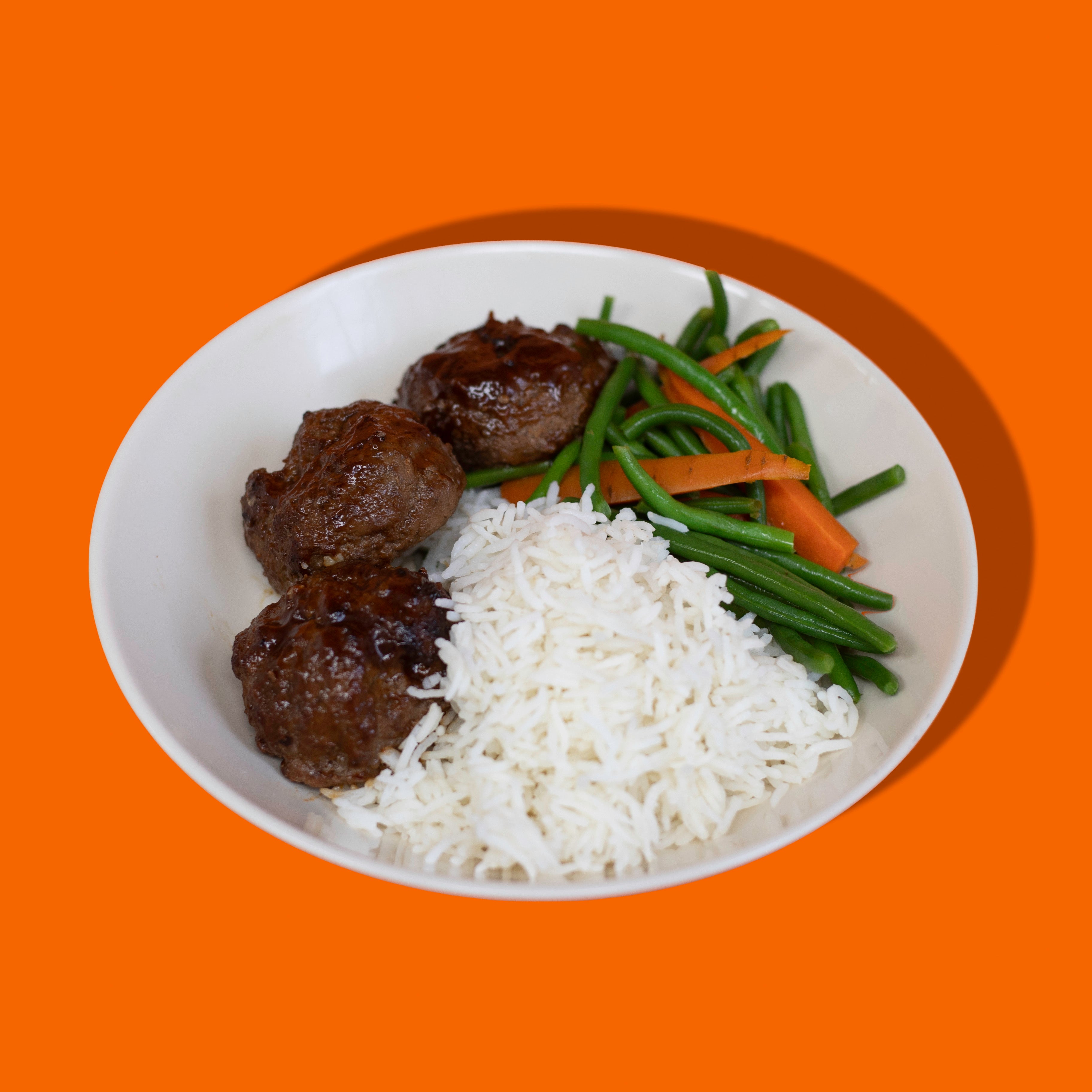 Boulettes de boeuf en prêt-à-manger en livraison au Québec, Riz Basmati avec légumes frais pour les gens suivient par des nutritionnistes