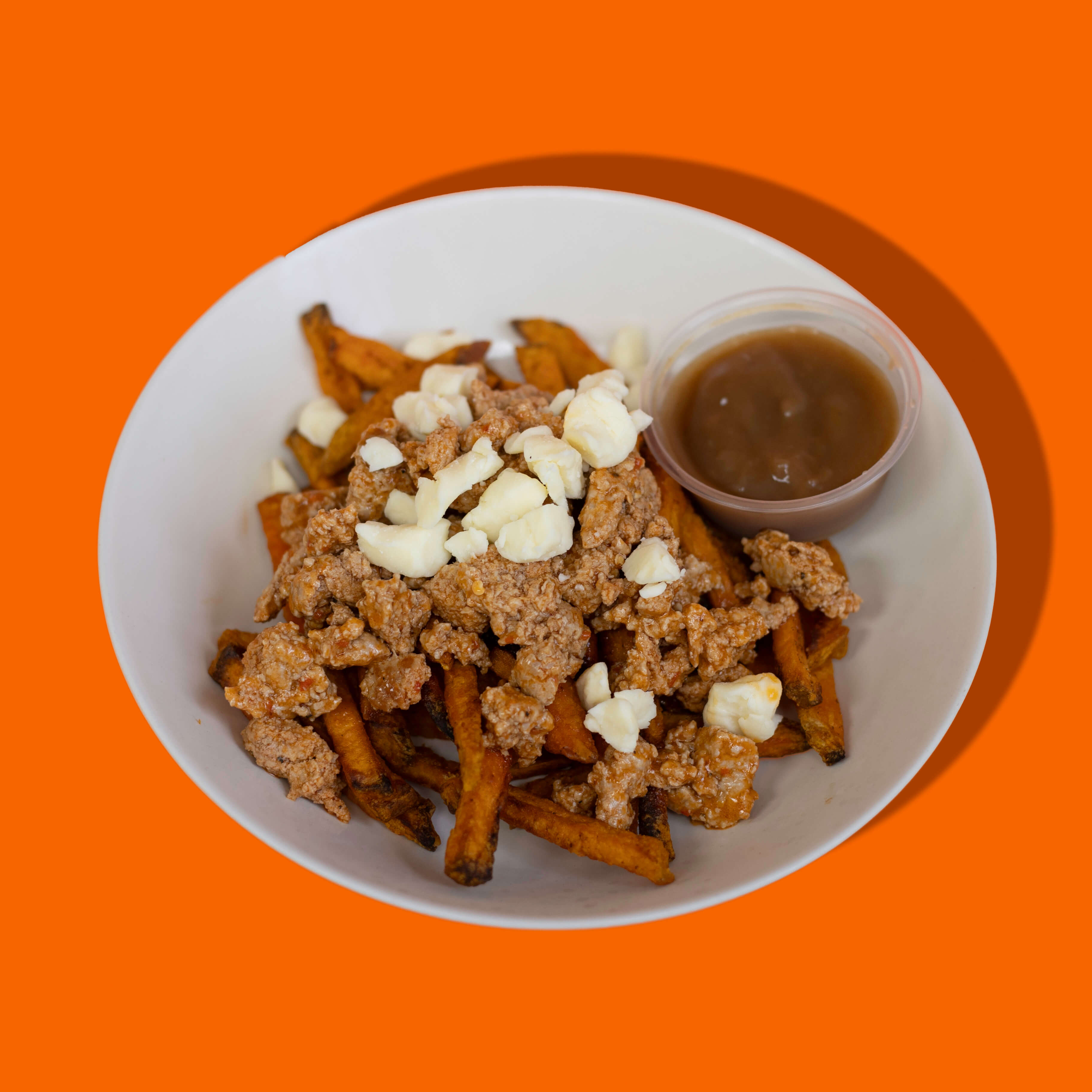 Poutine de patate douce à la Dinde Piri piri et fromage, sauce brune, chez Big Mig - Livraison partout au Québec
