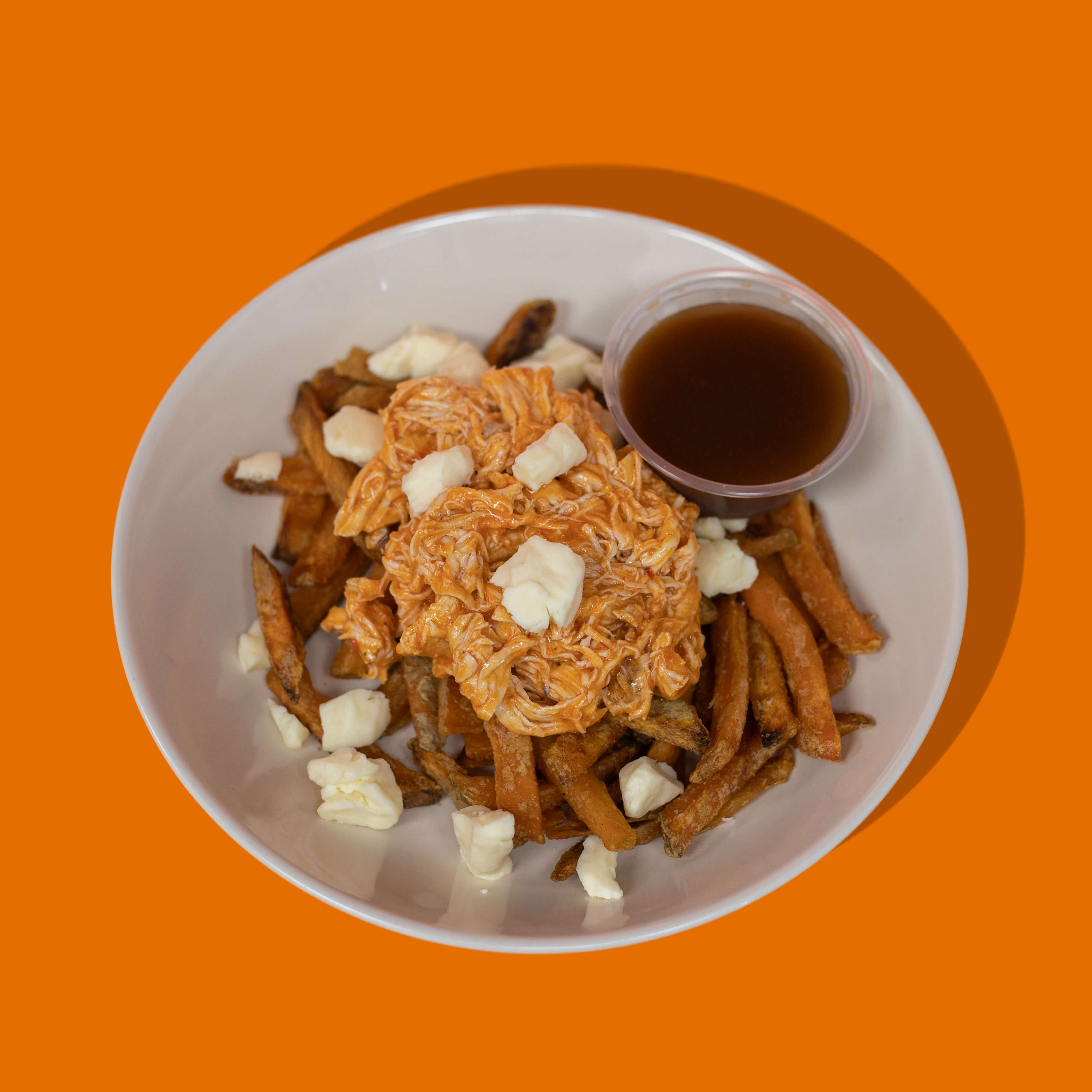 Poutine au poulet effiloché piri piri