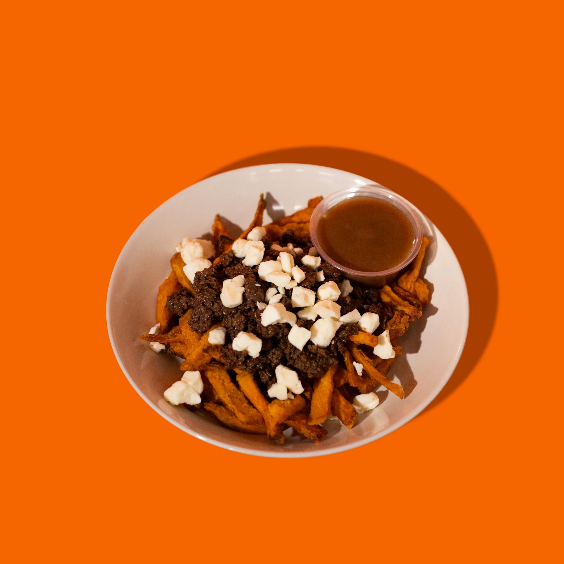 Poutine au cheval BBQ fumé, version repas prêt à manger BigMig, meal prep gourmand livré au Québec.